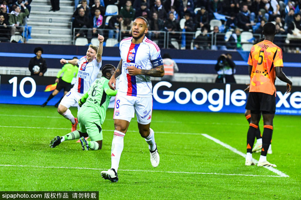 拜仁与巴黎欧冠强强对话:罗贝里、小猪出镜,伊布、小罗再度回归赛场